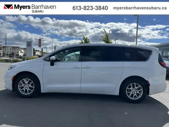 Chrysler Pacifica 2023 photo 5