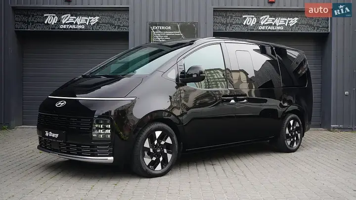 Hyundai Staria