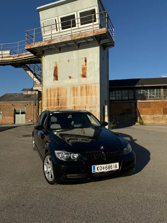 BMW 3 Series 2005 photo 2