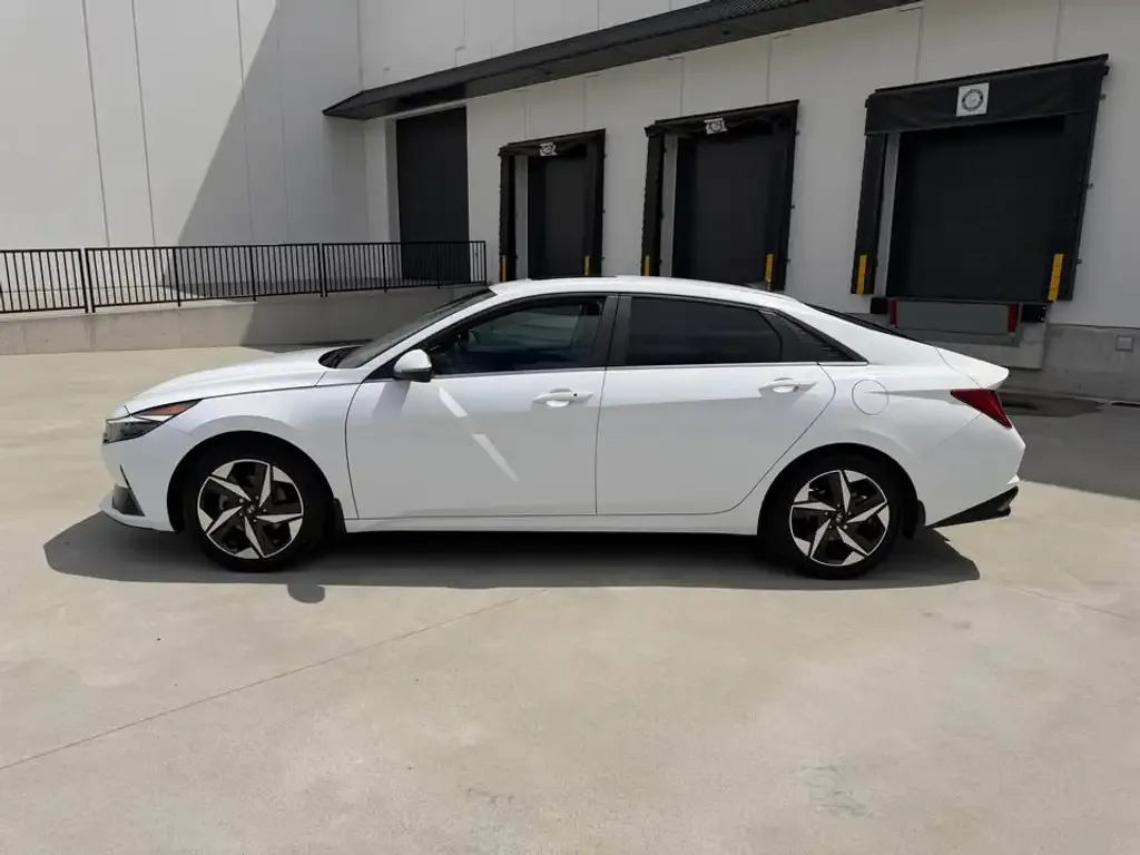 Hyundai Elantra 2022 photo 2