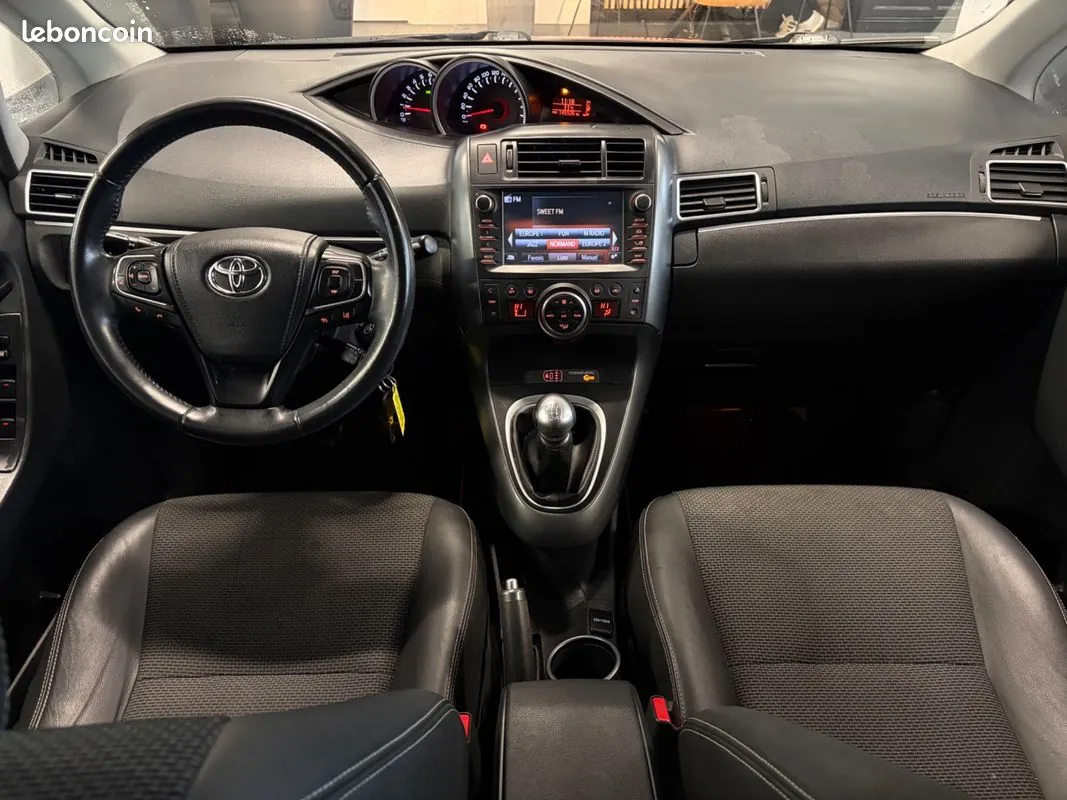 Toyota Verso 2017 photo 3