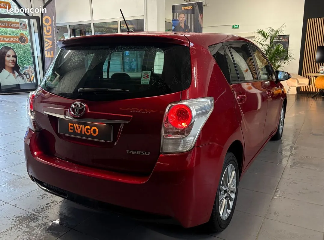 Toyota Verso 2017 photo 2