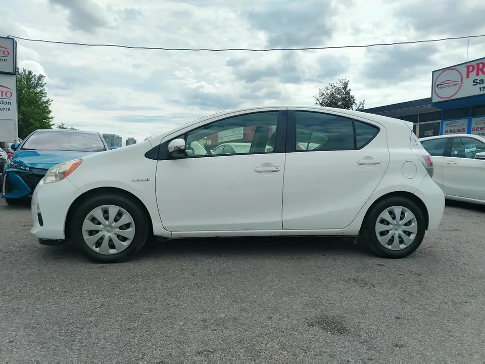 Toyota Prius C 2012 photo 4