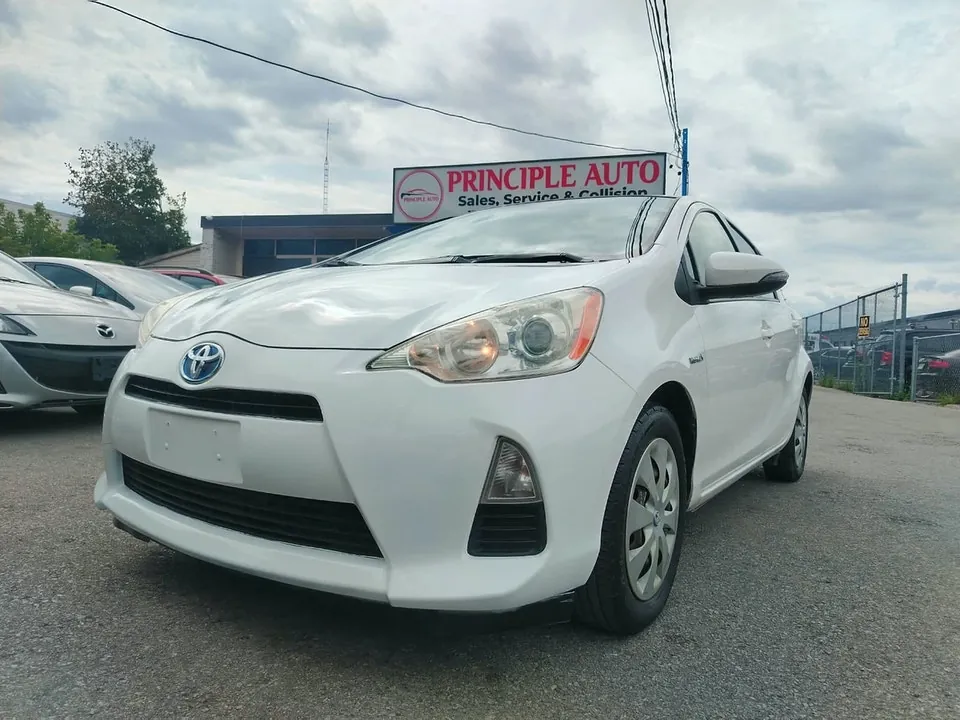 Toyota Prius C 2012 photo 2
