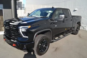 Chevrolet Silverado 2026 photo 2