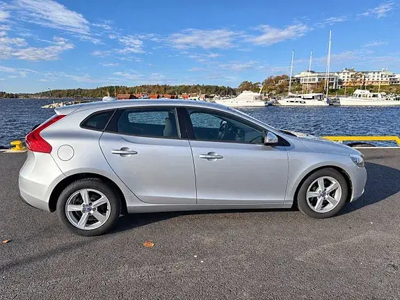 Volvo V40 2015 photo 2