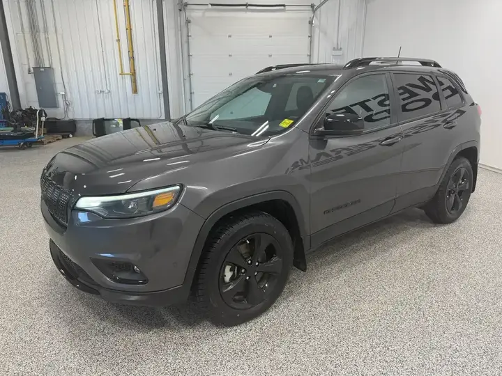 Jeep Cherokee 2023 photo 3