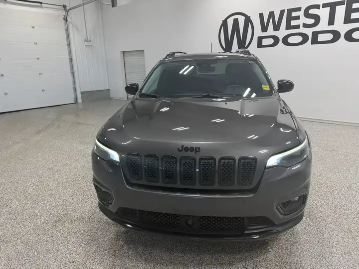 Jeep Cherokee 2023 photo 2
