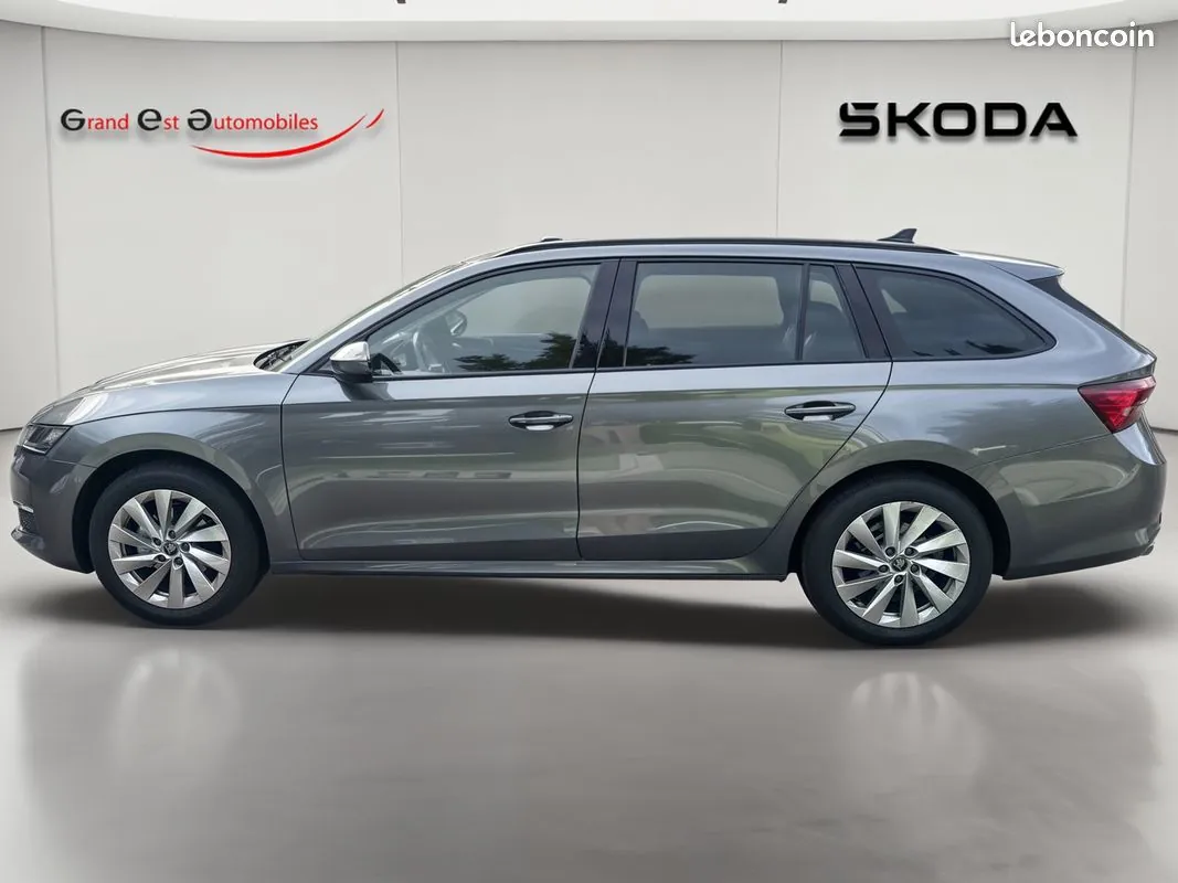 Skoda Octavia 2025 photo 2