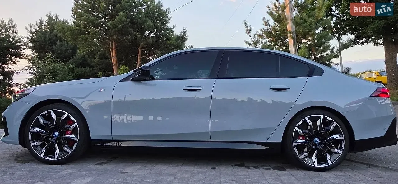 BMW I5