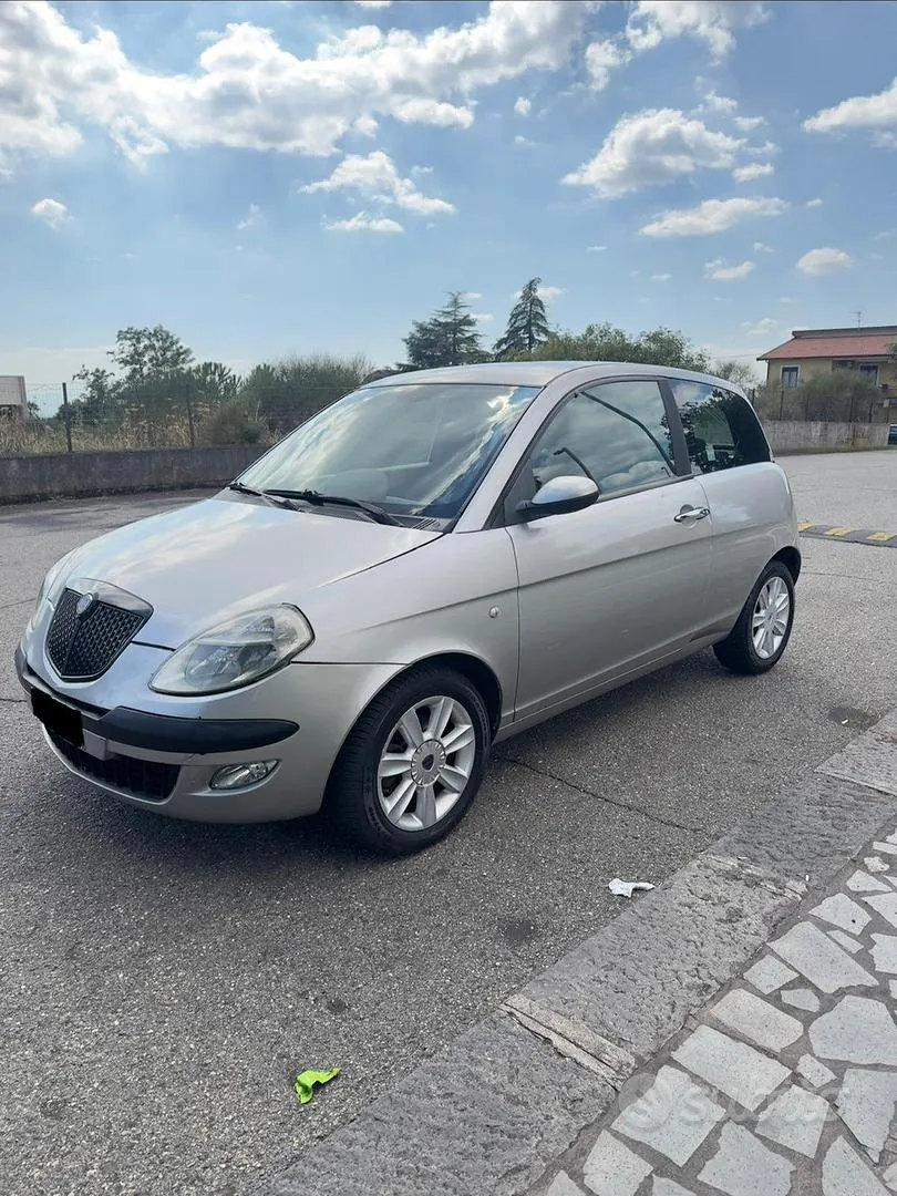Lancia Ypsilon