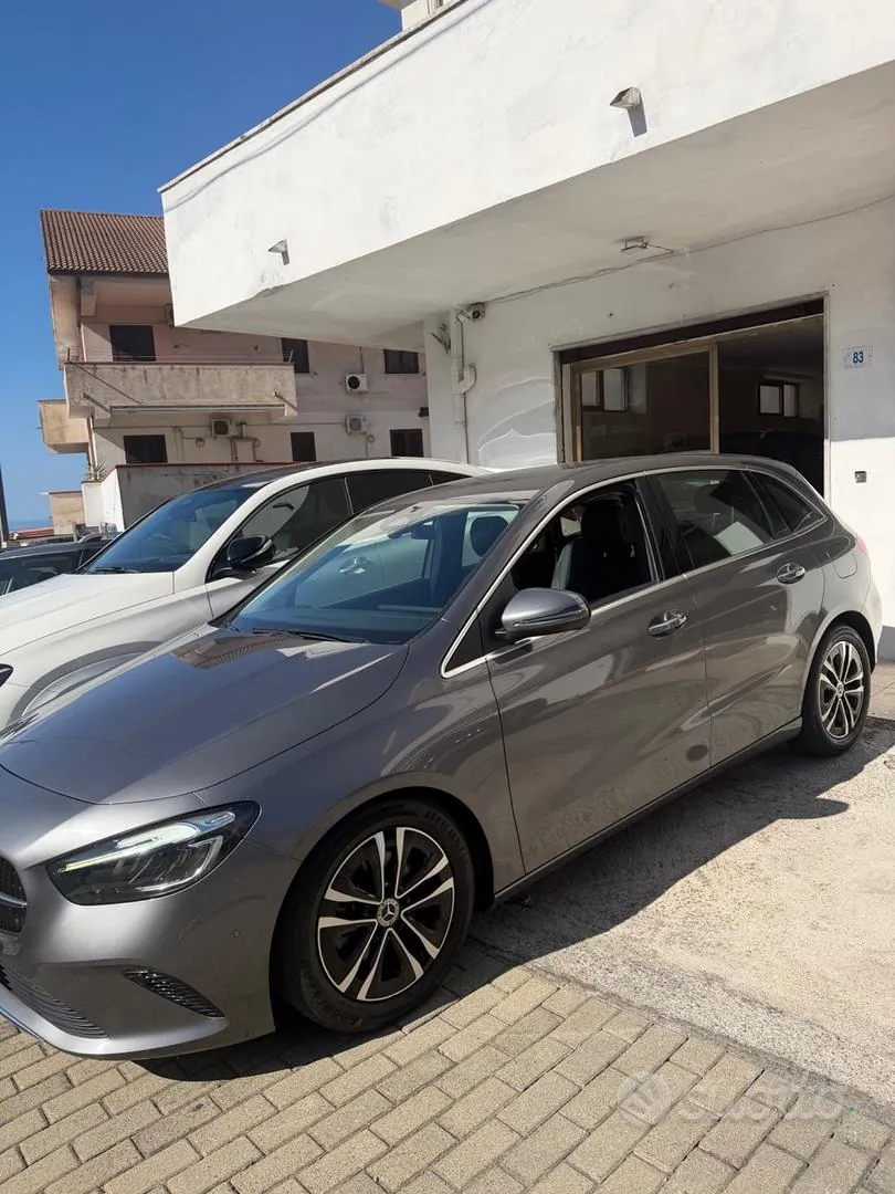 Mercedes-Benz B 180 2023 photo 2