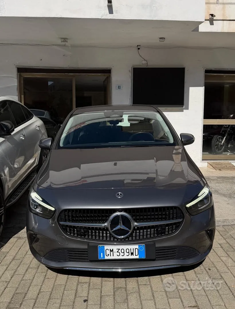 Mercedes-Benz B 180