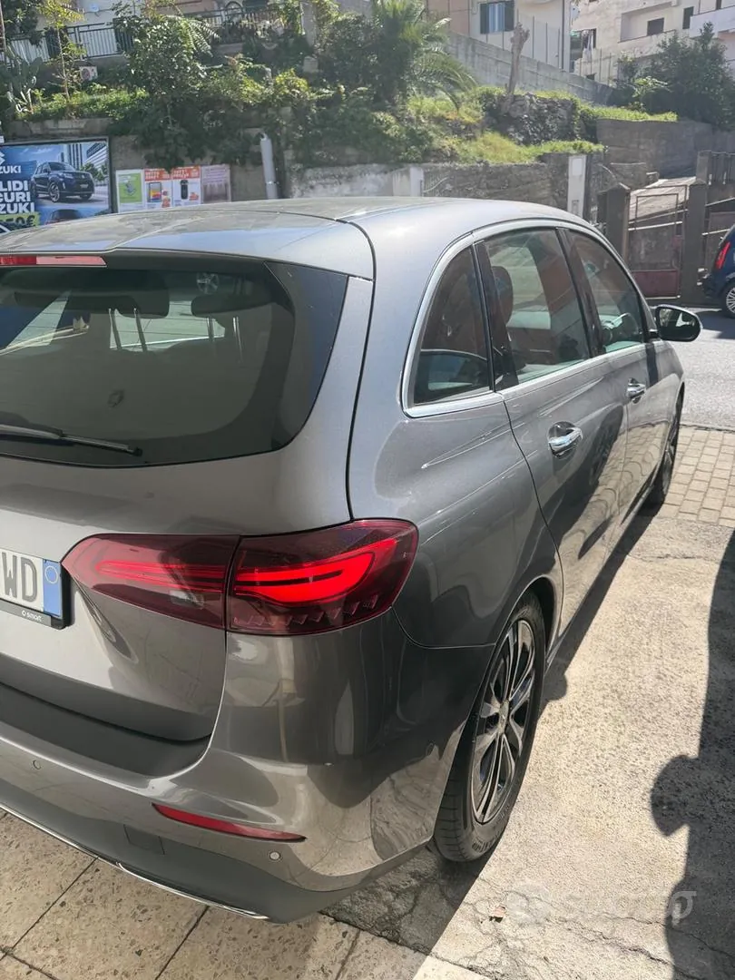 Mercedes-Benz B 180 2023 photo 3