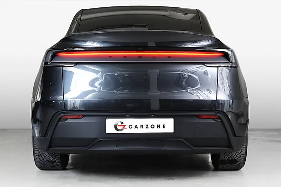 Tesla Model Y 2025 photo 5