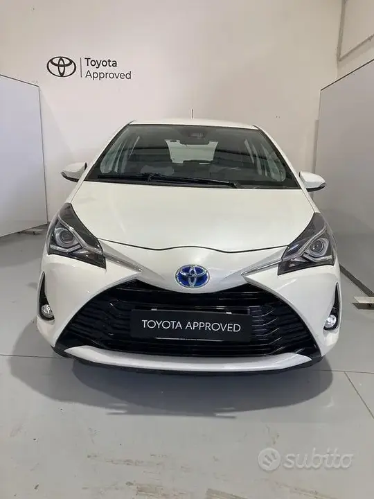 Toyota Yaris 2017 photo 2