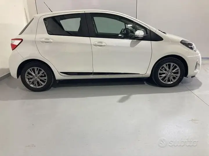 Toyota Yaris 2017 photo 4