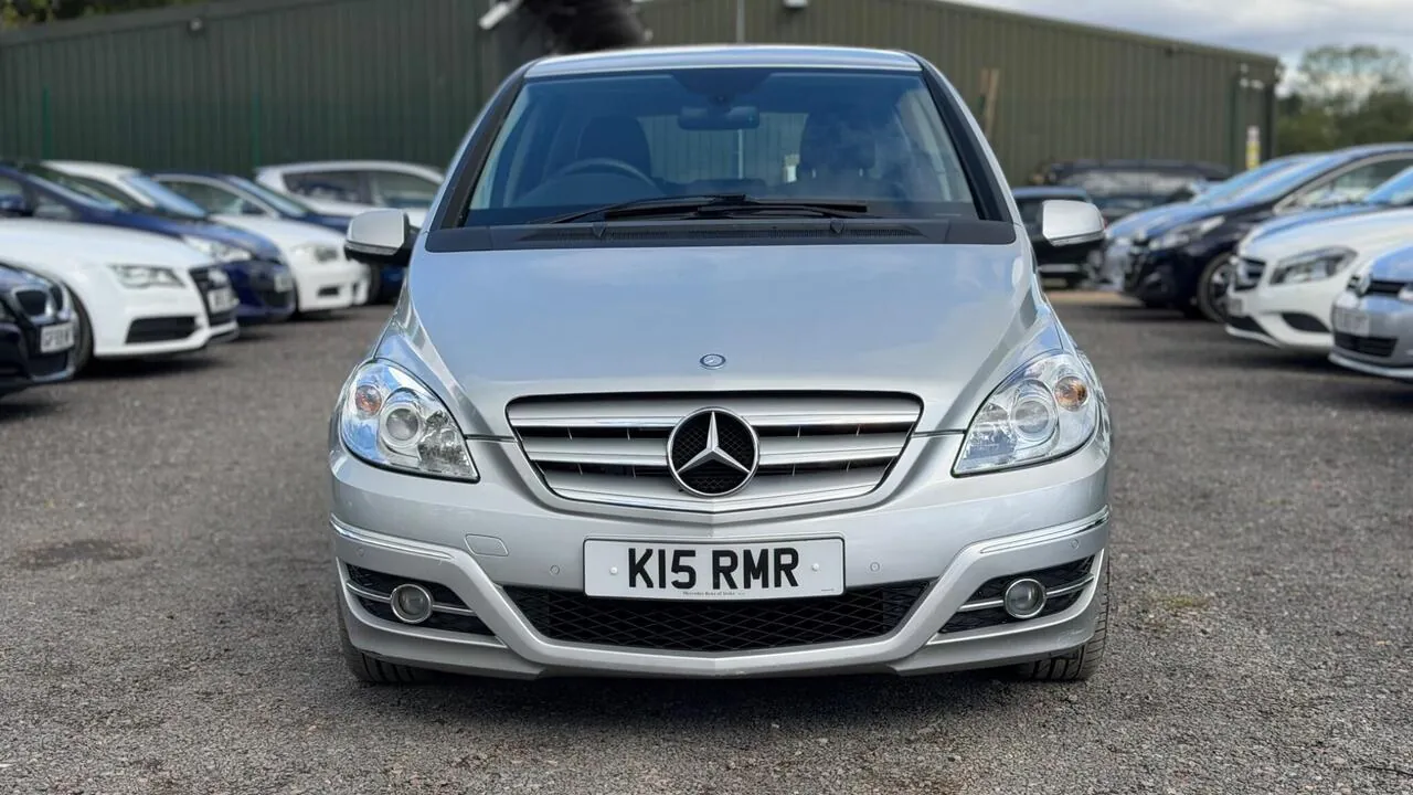 Mercedes-Benz B-Class 2011 photo 2