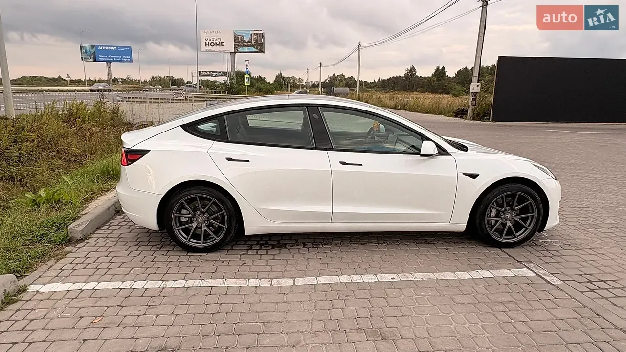 Tesla Model 3 2023 photo 4