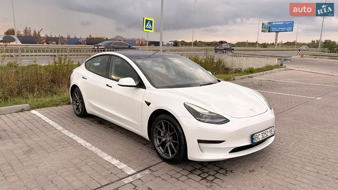 Tesla Model 3 2023 photo 3