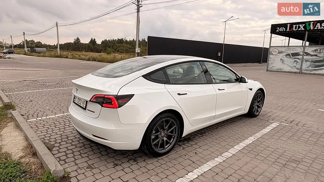 Tesla Model 3 2023 photo 5