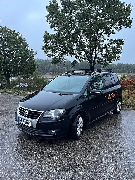 Volkswagen Touran 2010 photo 2