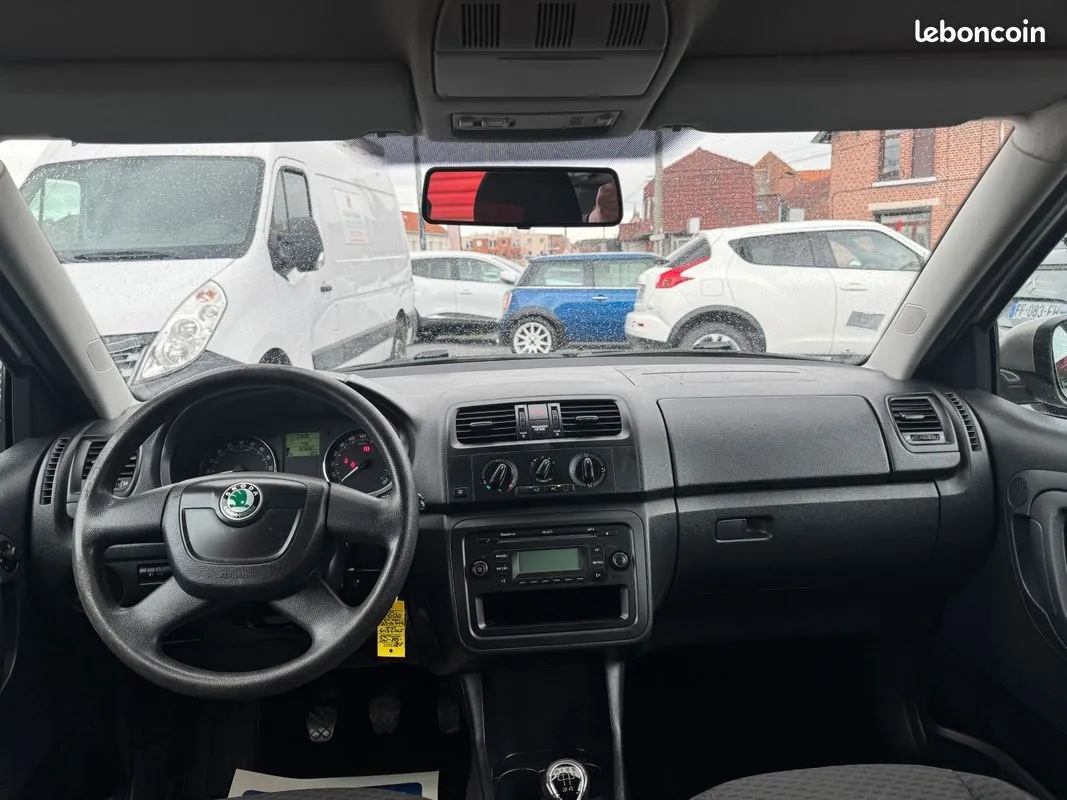Skoda Fabia 2010 photo 4