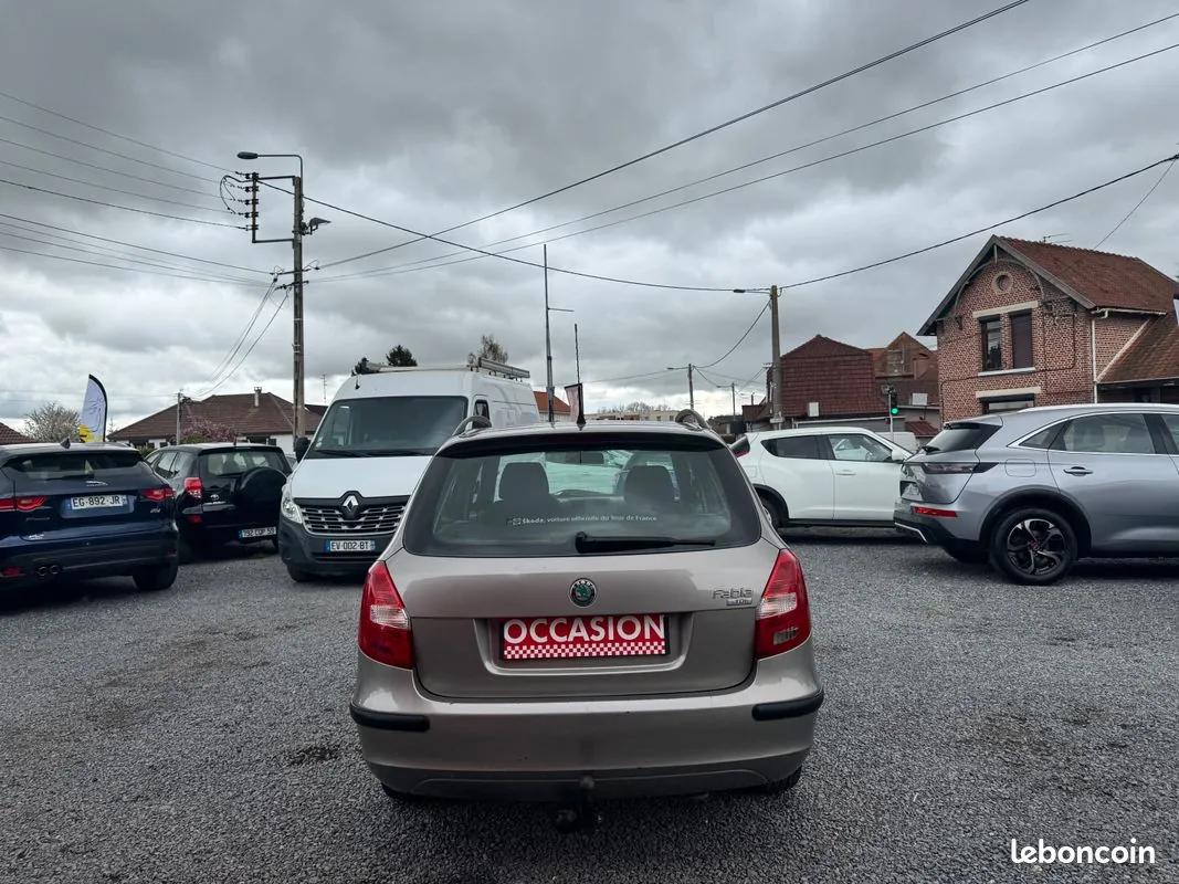Skoda Fabia 2010 photo 3
