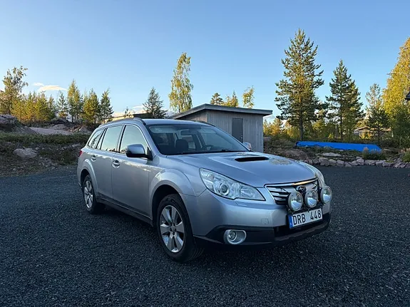 Subaru Outback 2012 photo 2
