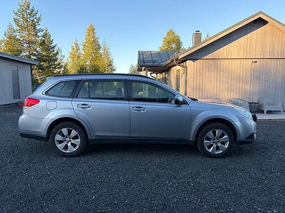 Subaru Outback 2012 photo 4