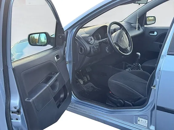 Ford Fiesta 2006 photo 5