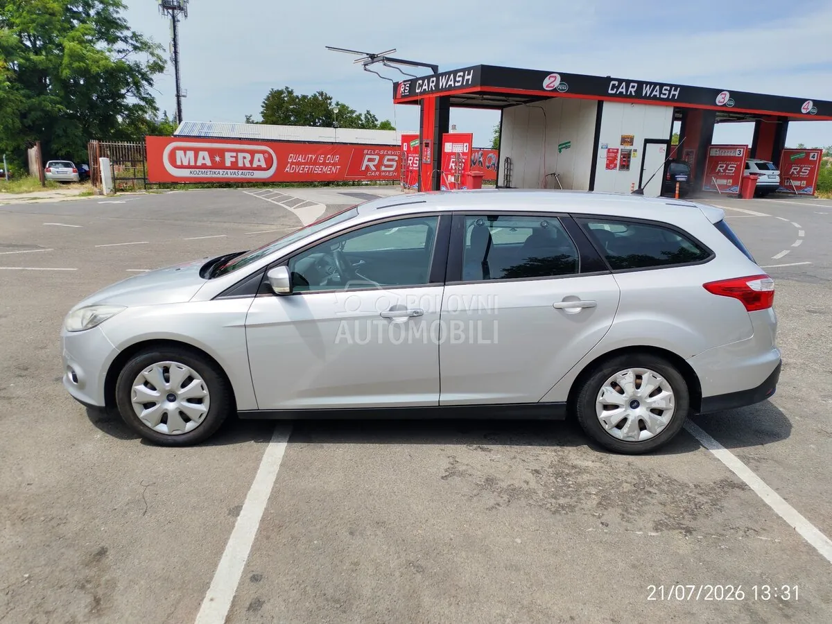 Ford Focus 2011 photo 2