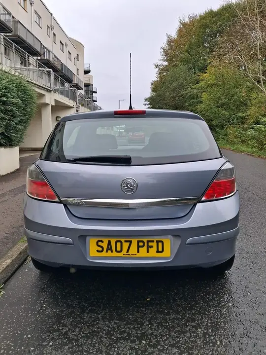 Vauxhall Astra 2007 photo 2