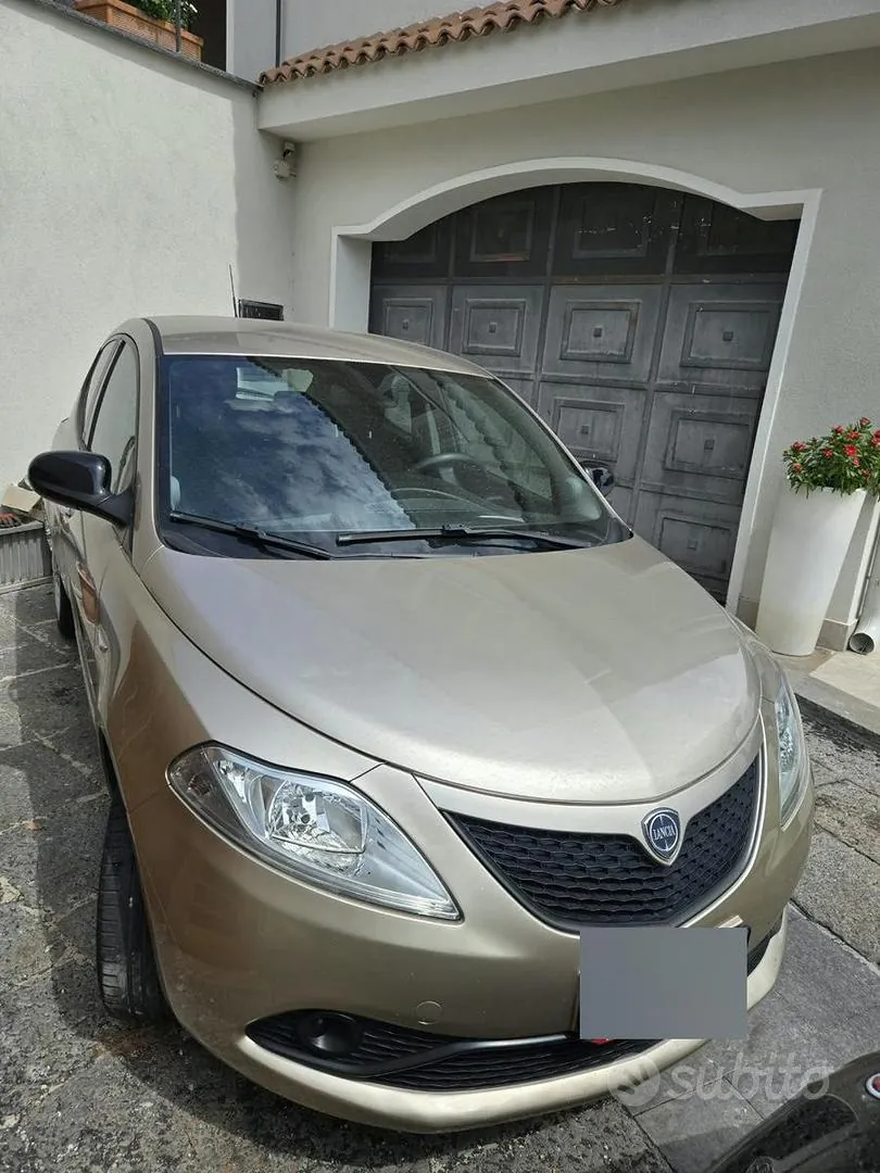 Lancia Ypsilon