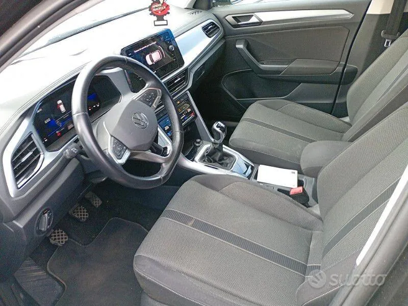 Volkswagen T-Roc 2023 photo 3