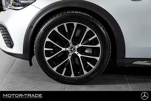 Mercedes-Benz E300 2025 photo 5