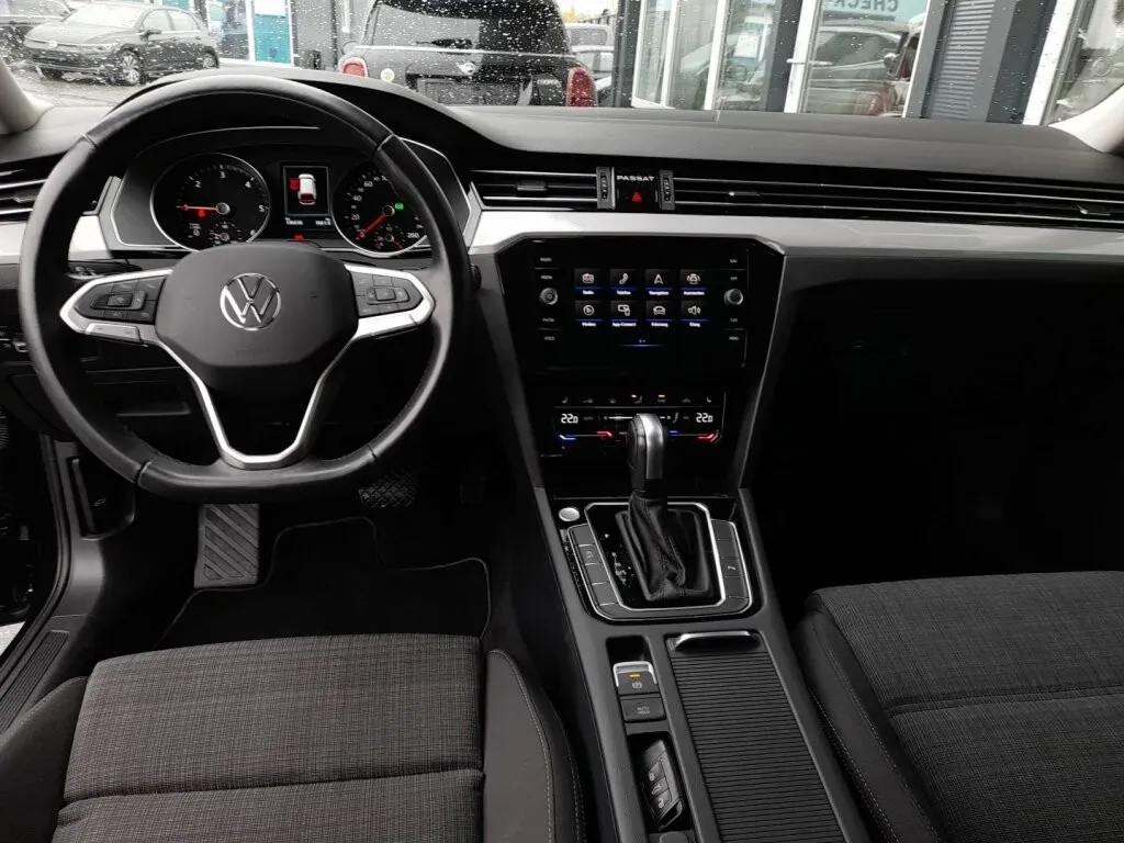 Volkswagen Passat 2022 photo 3