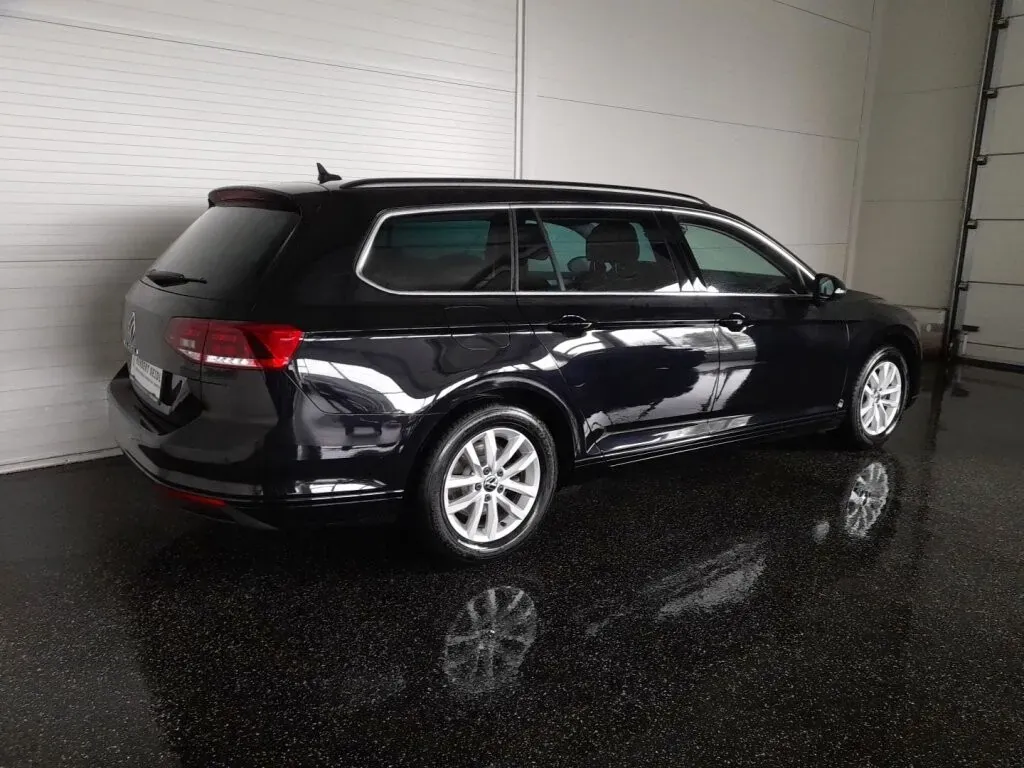 Volkswagen Passat 2022 photo 2