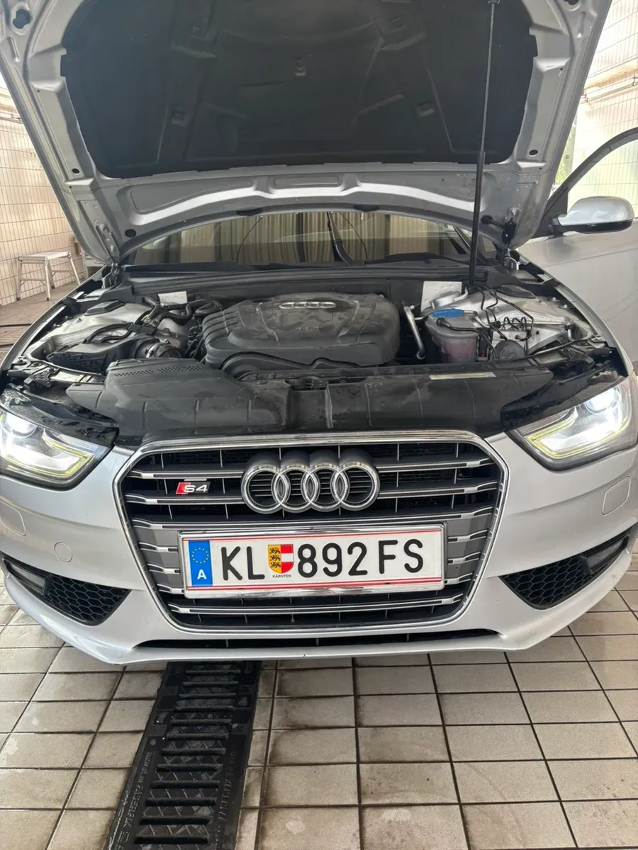 Audi A4 2012 photo 3