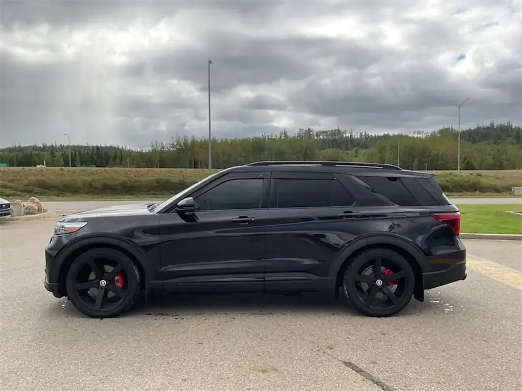 Ford Explorer 2023 photo 2
