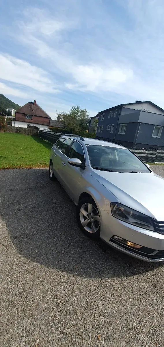 Volkswagen Passat 2011 photo 2