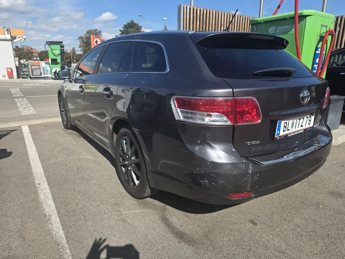 Toyota Avensis 2009 photo 2