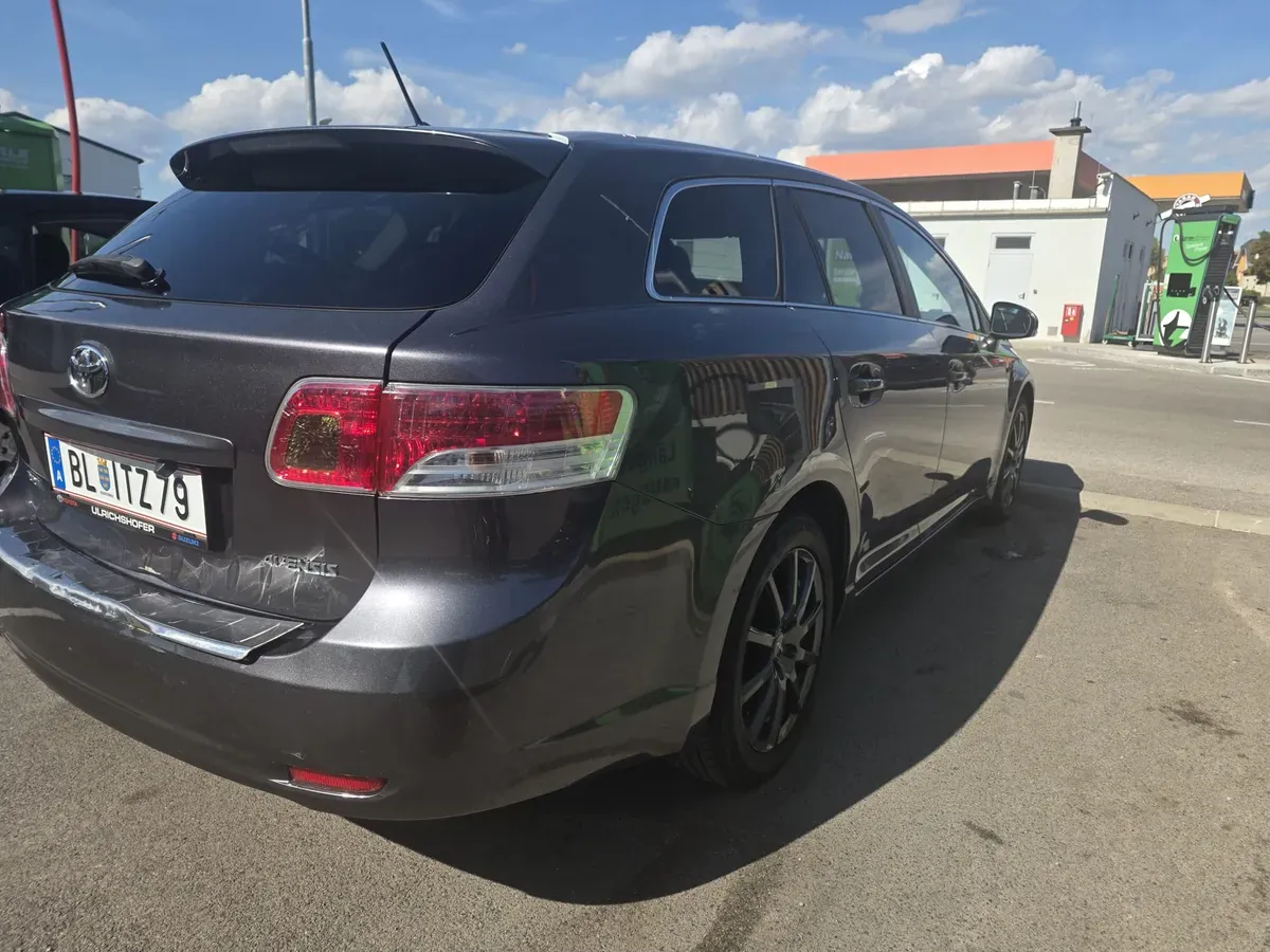Toyota Avensis 2009 photo 3