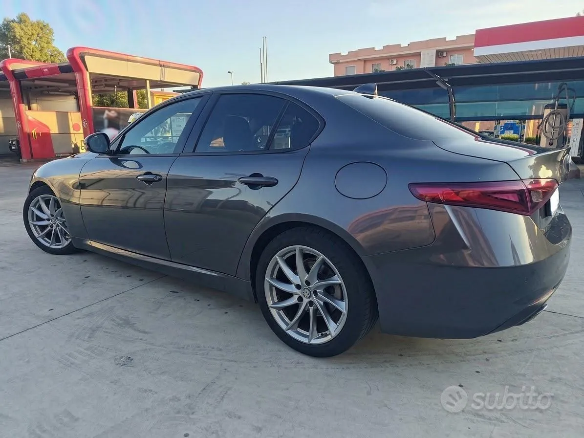 Alfa Romeo Giulia 2017 photo 2