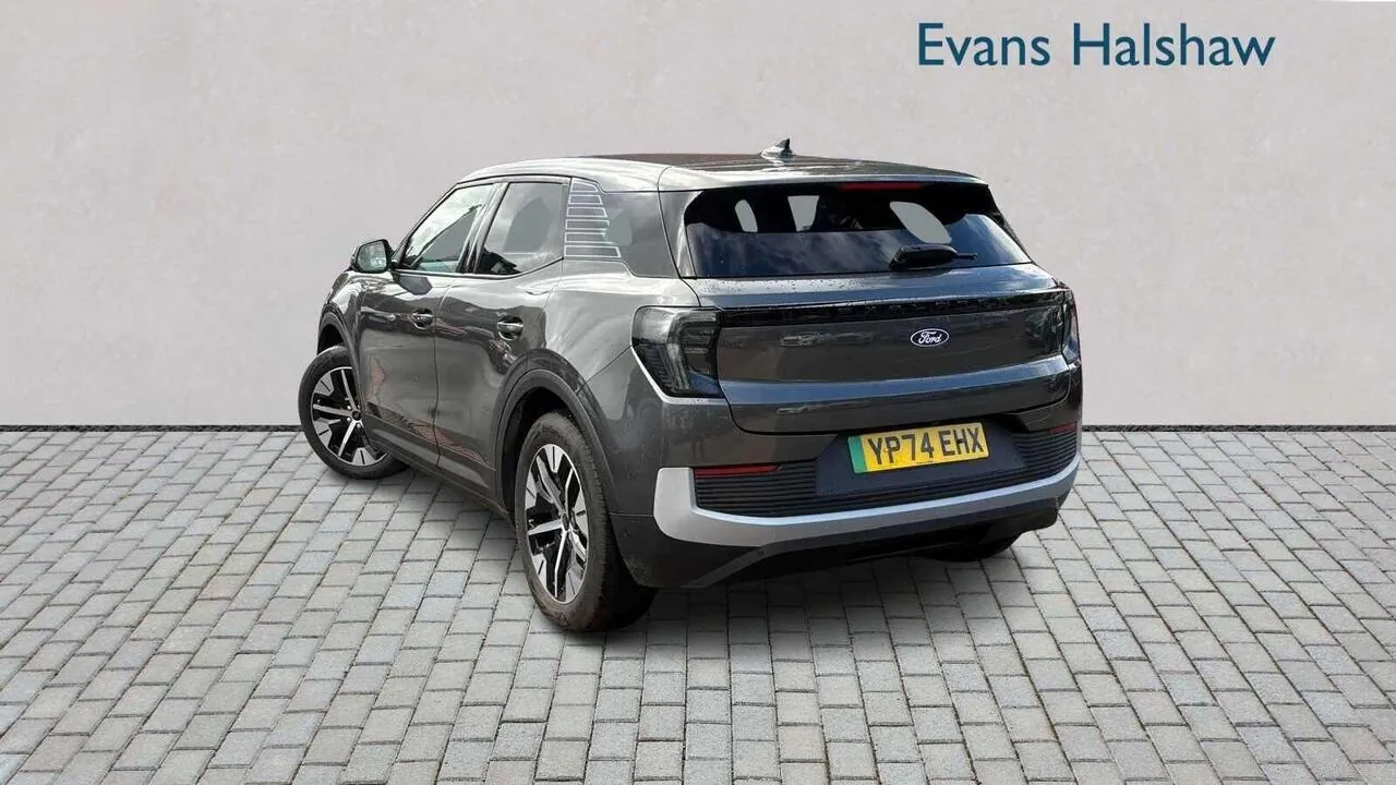 Ford Explorer 2024 photo 2