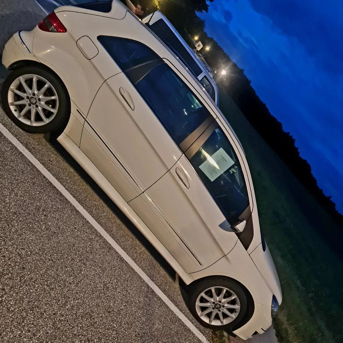 Mercedes-Benz B-Class 2011 photo 2