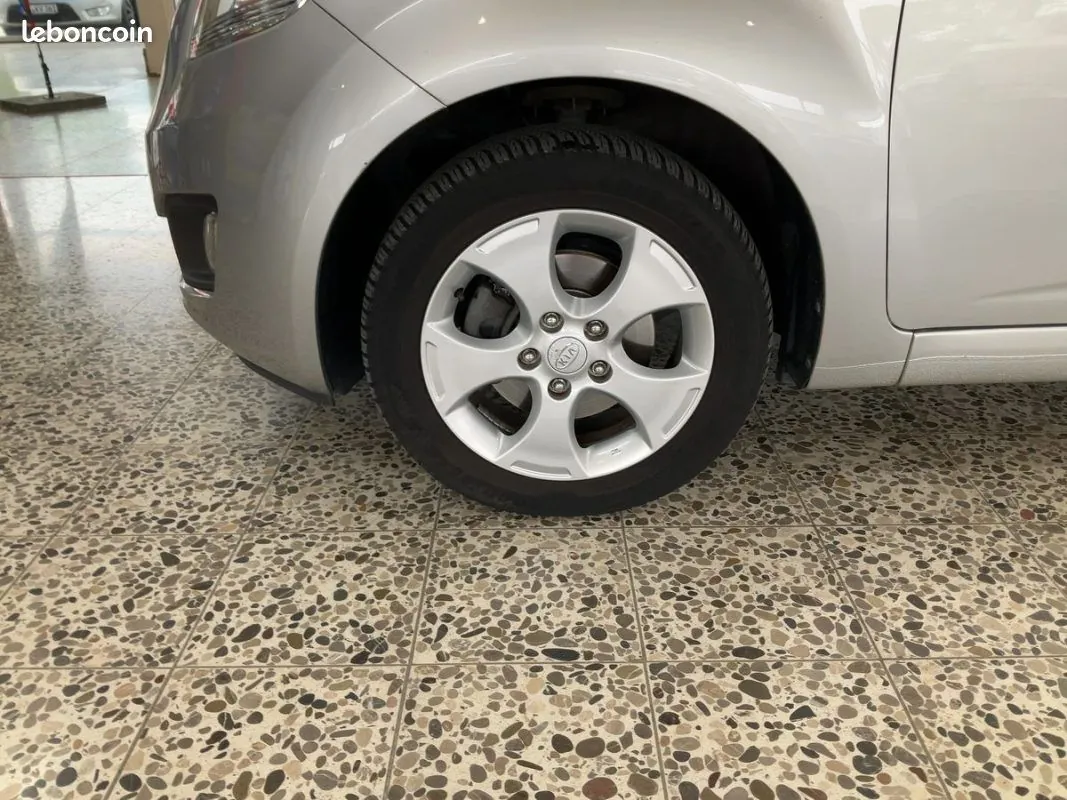 Kia Venga 2013 photo 5