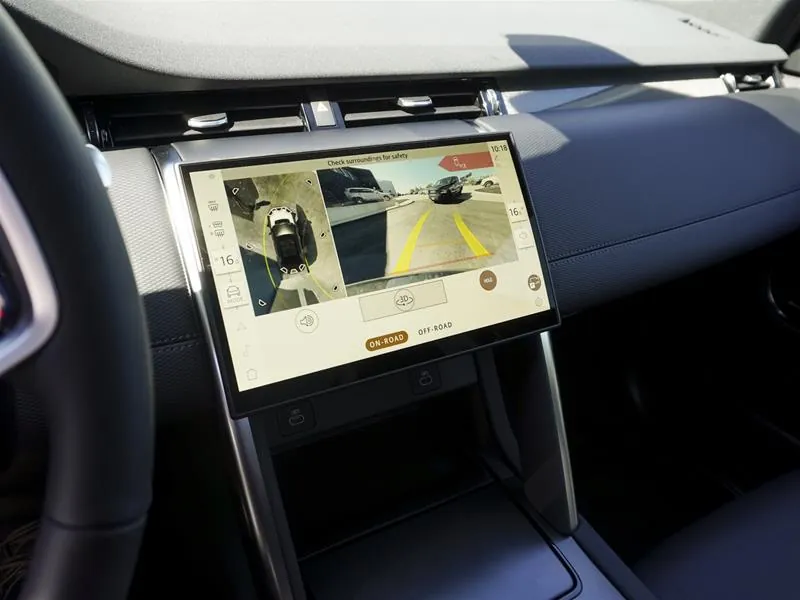 Land Rover Discovery Sport 2024 photo 2