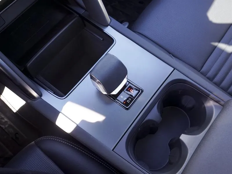 Land Rover Discovery Sport 2024 photo 5