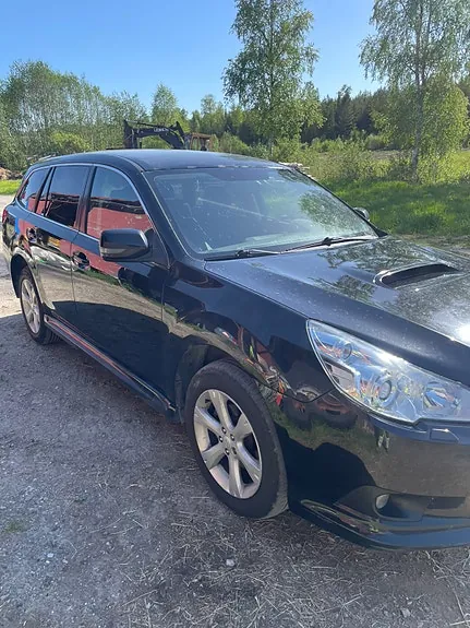 Subaru Legacy 2011 photo 2